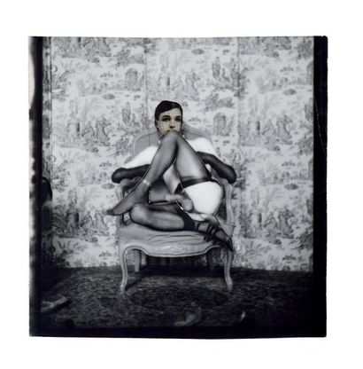 PIERRE MOLINIER (1900-1976) 
Autoportrait assis - Collage finalisé avec découpage,...