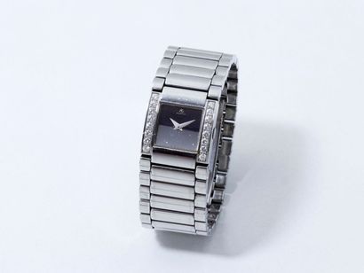 BAUME & MERCIER "CATWALK"
Montre bracelet de dame en acier, cadran chromé, lunette...