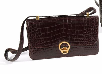 null HERMES Paris made in France
Ring
Sac en crocodile marron, garniture en métal...