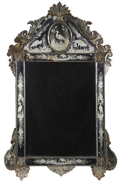 null Miroir de style vénitien en verre biseauté et gravé à décors naturaliste (accidents)
115...