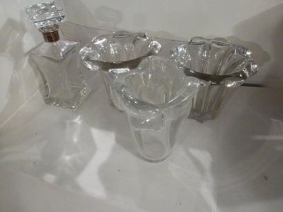 null Paire de vase en cristal, carafe et un vase. H. 19 à 26,5 cm 
