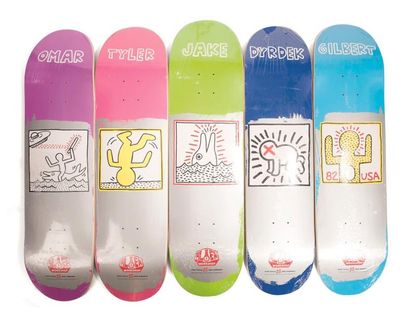 null Keith HARING (1958-1990)

Suite de 10 planches de skateboard à l'image de Omar...