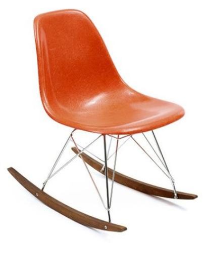 null Charles (1907-1978) & Ray EAMES (1912-1988)

Chaise modèle à assise en polyester...