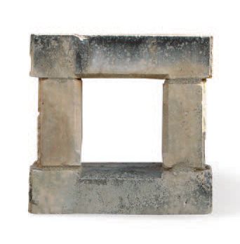 null FENESTRON Matériaux: Calcaire. XIXème siècle.
L. 39 cm - H. 45 cm
FENESTRON...