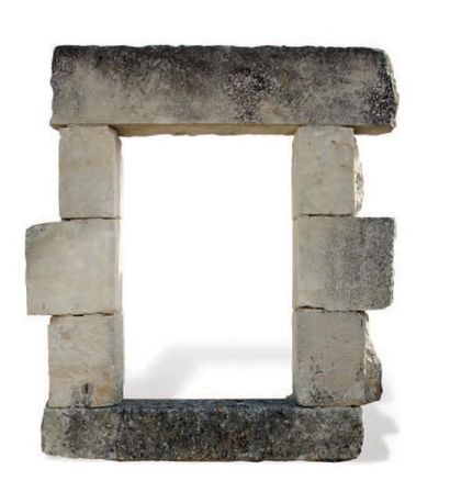 null FENÊTRE DE COMMUN
Matériaux: Calcaire. XIXème siècle.
L. 66 cm - H. 103 cm
WINDOW...