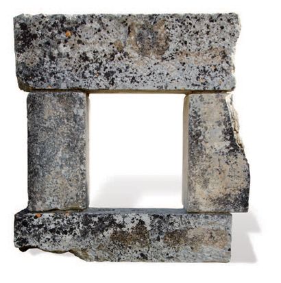 null FENÊTRE RUSTIQUE Matériaux: Calcaire. XIXème siècle.
L. 34 cm - H. 42 cm
RUSTIC...