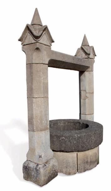 null PUITS ROND
Surmonté d'un portique en pierre décoré de pinacles et moulures.
Matériaux:...