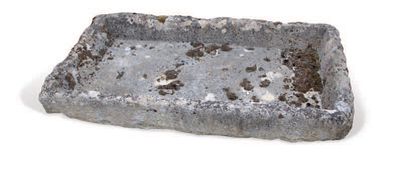 null BAC DE FORME RECTANGULAIRE
Matériaux: Calcaire. XIXème siècle. Long. 172 cm...