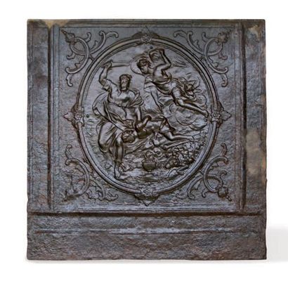 null PLAQUE DE CHEMINÉE
En fonte à décor de Chrysaor.
XIXème siècle - L. 80 cm -...