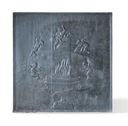 null PLAQUE DE CHEMINÉE
En fonte à décors de Chérubins.
XIXème siècle - L. 100 cm...