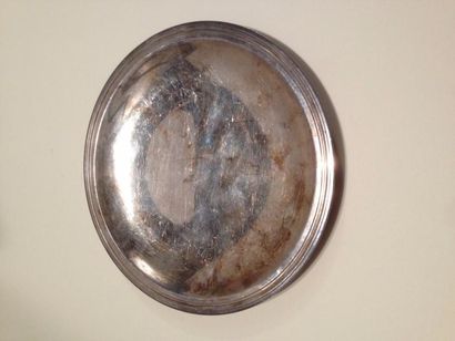 null Patène en métal argenté à décors de filet. D. 14,5 cm