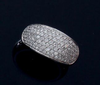 MAUBOUSSIN Bague jonc en or gris 750 millièmes, ornée d'un pavage de diamants brillantés...