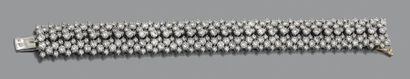 null Élégant bracelet ruban en or gris 750 millièmes
Orné d'un pavage de diamants...