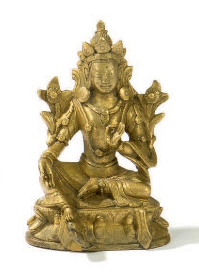 null Ensemble de trois statuettes en bronze doré
Représentant une Tara verte assise...