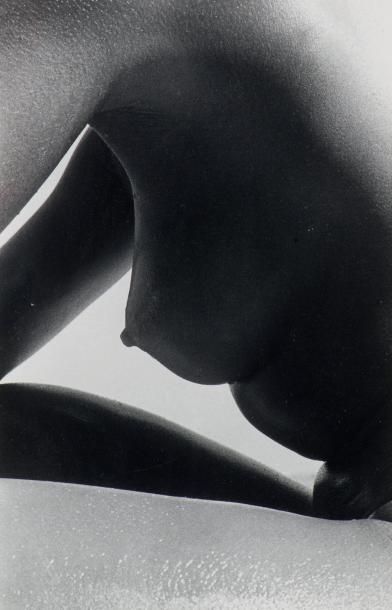 Ralph Gibson (né en 1939) 
Sans titre (de la série Chiaroscura) - 1978
Tirage argentique...