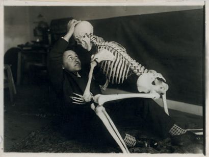 null [Surréalisme]
André Lhote et le squelette - Vers 1926
Tirage argentique d'époque....
