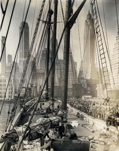 Bérénice Abbott (1898-1991) 
Theoline, Pier II, East River, New York City - 1936
Tirage...