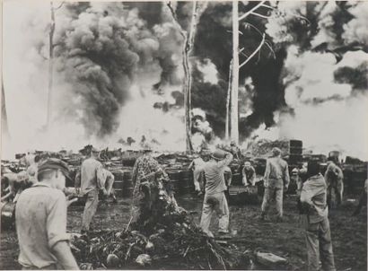 Capt. Patrick O'SHEEL/U.S. MARINE CORPS 
Fuel Dump Fire, Purutua Island - Nov. 1943
Tirage...