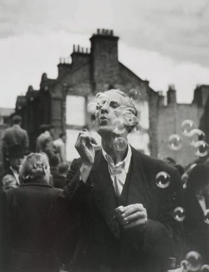 IZIS (Isaëlis BIDERMANAS) 1911-1980 
Whitechapel - Londres, 1950
Tirage argentique,...