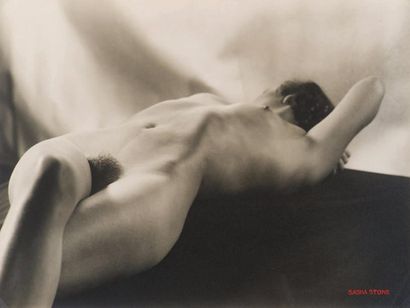 Sasha Stone (1895-1940) 
Étude de nu - 1933
Tirage argentique d'époque.
Signé à l'encre...