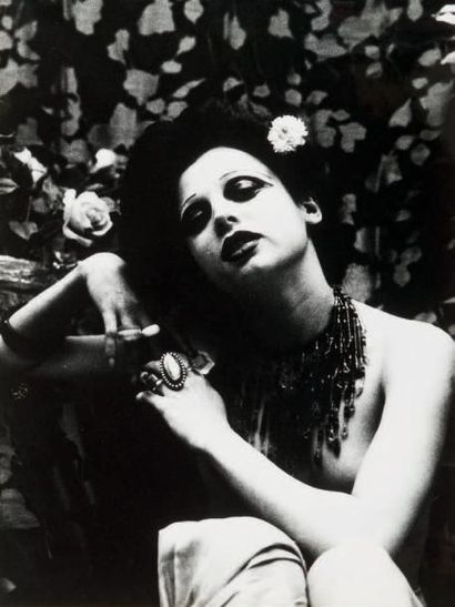 Irina Ionesco 
Femme à la pivoine - Vers 1970
Tirage argentique ferrotypé d'époque...