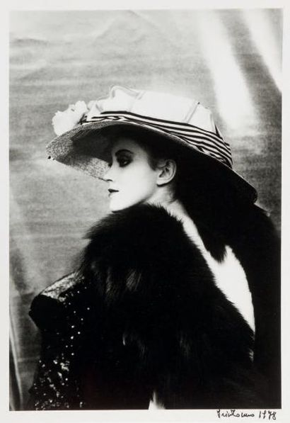 Irina Ionesco 
Femme au chapeau avec fourrure - 1978
Tirage argentique d'époque avec...