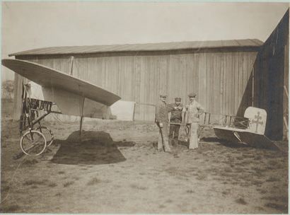 null (Aviation)
Avion monoplace - Vers 1920
Deux tirages argentiques montés sur carton...