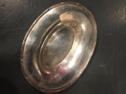null Panière à pain en métal argenté à décor de frise cannelé rudenté
21 x 27 cm