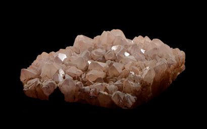 null Quartz (cristal de roche) rosé

L. 27 cm l. 34 cm 