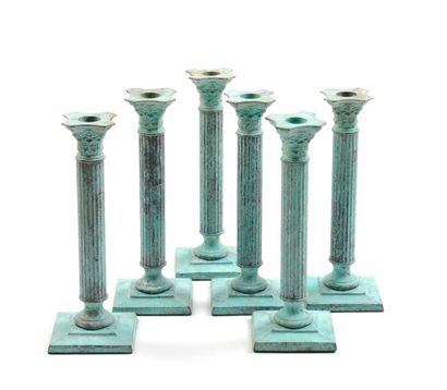 null Ensemble de six colonnes corinthiennes en bronze formant bougeoirs

H : 26 ...