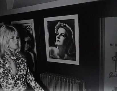 Daniel CANDE (né en 1938) Brigitte Bardot Paris 1965

Tirage argentique format 40,5...
