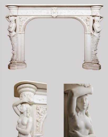 null Importante cheminée en marbre blanc statuaire de Carrare richement sculpté et...