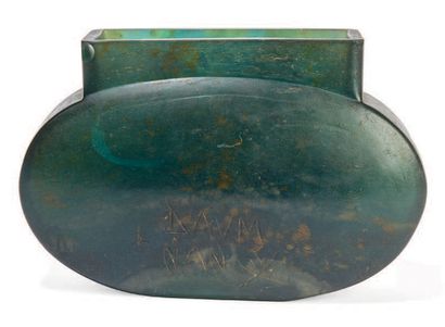 DAUM - Nancy Vase ovale à col rectangulaire en pâte de verre marbrée à nuance bleue...