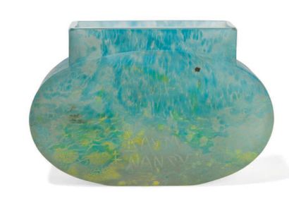 DAUM - Nancy Vase ovale à col rectangulaire en pâte de verre marbrée à nuance bleue...