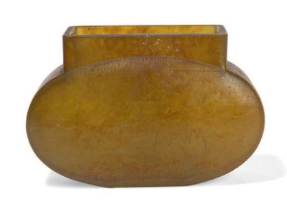 DAUM - Nancy Vase ovale à col rectangulaire en pâte de verre marbrée à nuance marron...
