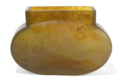 DAUM - Nancy Vase ovale à col rectangulaire en pâte de verre marbrée à nuance marron...