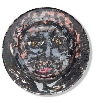 Robert COMBAS (Né en 1957) 
Portrait.
Acrylique sur assiette en porcelaine.
D. 23...