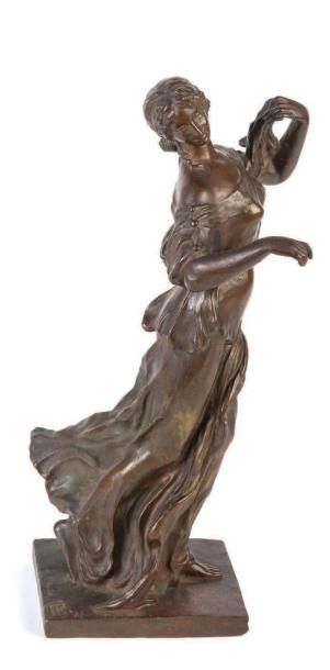 Felix VOULOT (1865 - 1926) 
Bacchante.
Sculpture en bronze patiné et signé sur la...