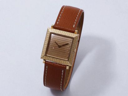 BOUCHERON Montre bracelet d'homme en or 750 millièmes, cadran doré guilloché, lunette...