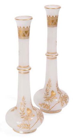 SAINT-DENIS CLICHY † Deux paires de vases en opaline laiteuse et blanche à décor...