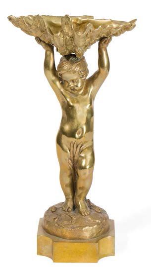null Sculpture en bronze patiné doré
Putti supportant une conche
H. 29 cm