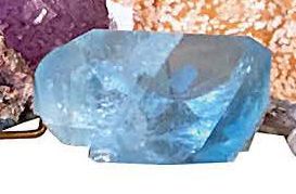 null Cristal de topaze bleue
Brésil
8,5 x 14 cm environ