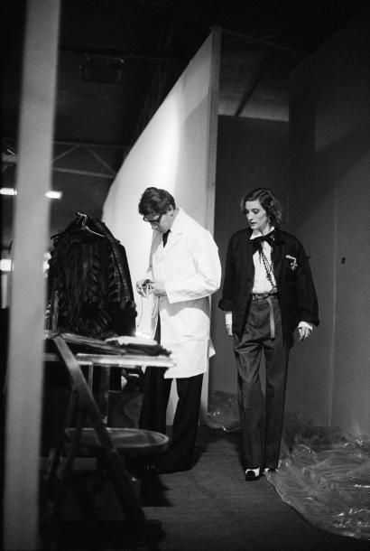 Vladimir Sichov (né en 1945) Yves Saint Laurent et Loulou de La Falaise Backstage...