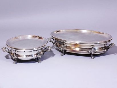 null Série de 2 chauffe-plats (un ovale et un rond) en métal argenté, chacun à 4...