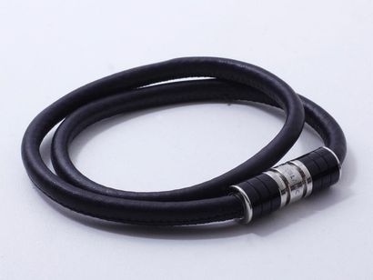 MONTBLANC ''Iconic''

Bracelet double tour en cuir noir, agrémenté d'un fermoir aimanté...