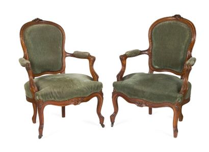 null Suite de quatre fauteuils à dossier cabriolet

Style Louis XV

H. 90 L. 65 P....