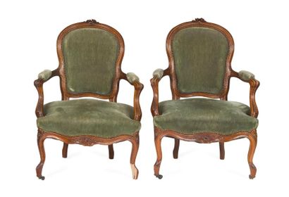 null Suite de quatre fauteuils à dossier cabriolet

Style Louis XV

H. 90 L. 65 P....
