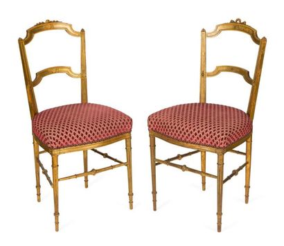 null Deux paires de chaises à dossiers barrettes 

Vers 1900

H. 94 L. 40 cm et H....
