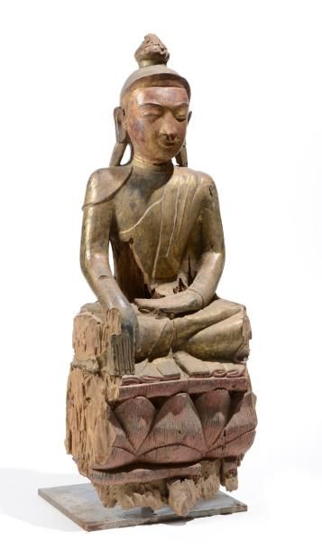 null Buddha en bois 

Anciennement laqué effectuant la prise de la terre à témoin....