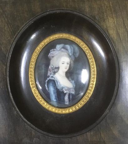 null D’après Elisabeth Vigée Le Brun (1755-1842)

Marie-Antoinette

Miniature 

H....